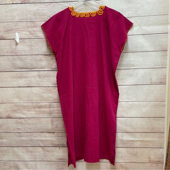 NEW WITHOUT TAGS EMBROIDERED HOUSE/PATIO DRESS IN FUCHSIA - Picture 4 of 4